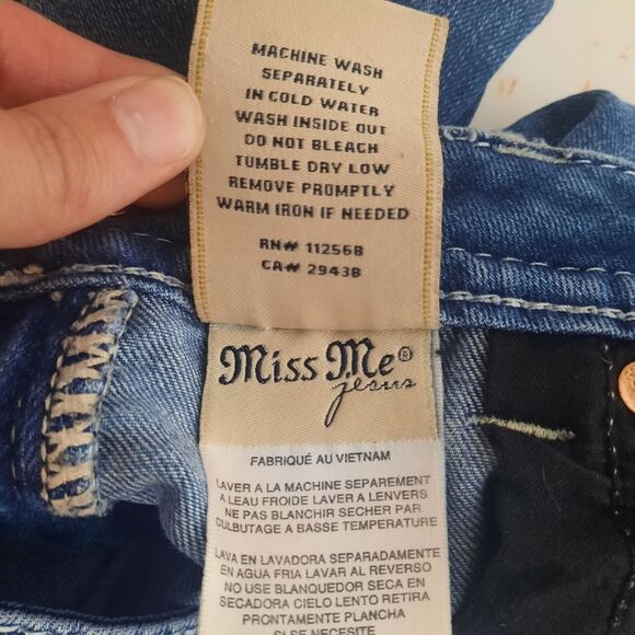 Miss Me Signature Boot Cut Jeans Embroidered Pockets Distressed Size 28 x 34 - Picture 5 of 7